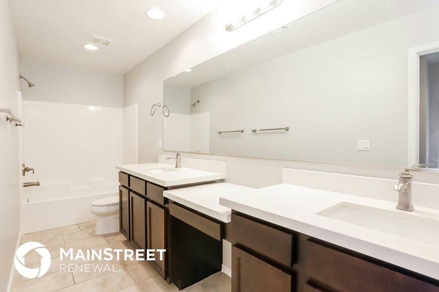 Building Photo - 2000 N 36th St