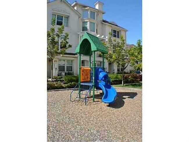 Building Photo - 820 Harbor Cliff Way