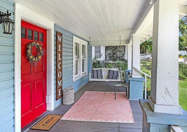 Building Photo - Charming 3-Bedroom Cottage in the Heart of Leesburg!