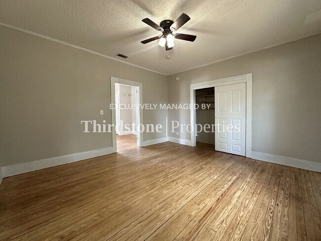 Building Photo - 920 Alderside St