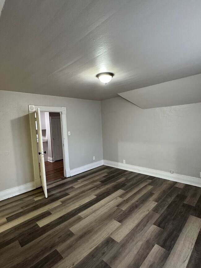 Building Photo - 120 E Spring St