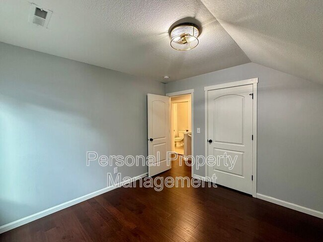 Building Photo - 2606 NE 130th Ct