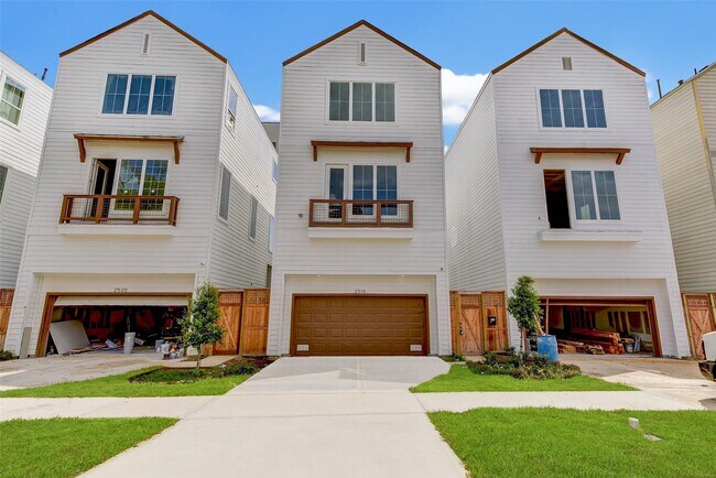 Primary Photo - 2516 Ohsfeldt St