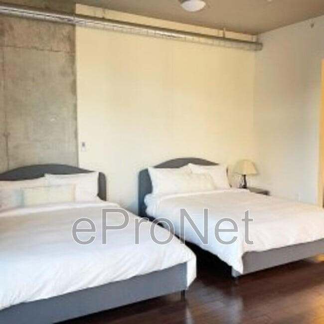 Building Photo - 353 E Bonneville Ave