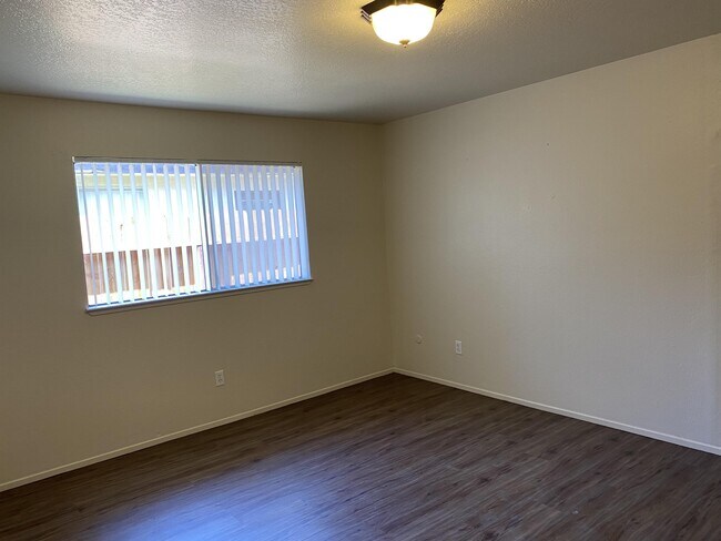 Building Photo - 3503 Shawnee Dr