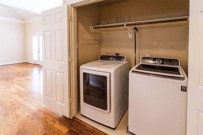 Building Photo - 2733 Sherwin St