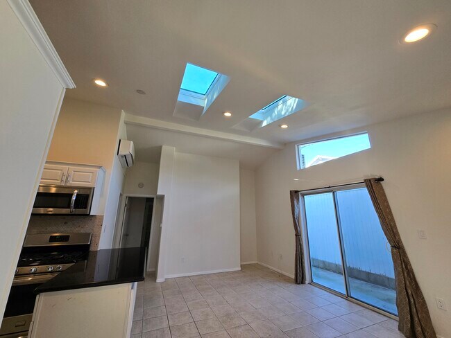 Building Photo - 5011 Lockhaven Ave