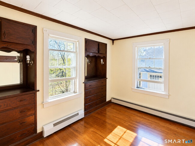Building Photo - 23 Farnham Ave