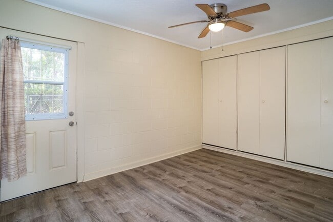 Building Photo - 1 bedroom 1 bath Makai side