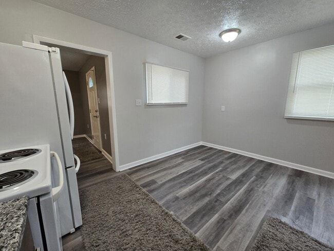 Building Photo - 584 Glenwood Ave