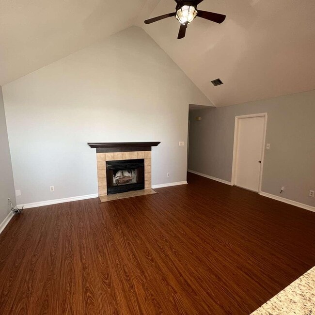 Building Photo - 3056 Yorktown Cir