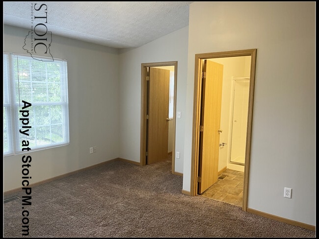 Building Photo - 5460 Poolbeg St