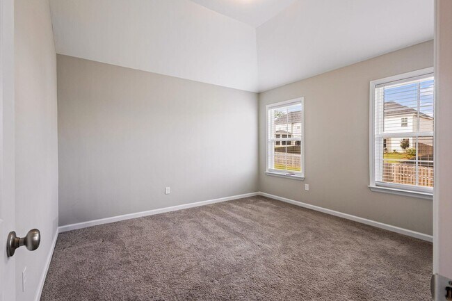 Building Photo - 3580 Hilltop Trl