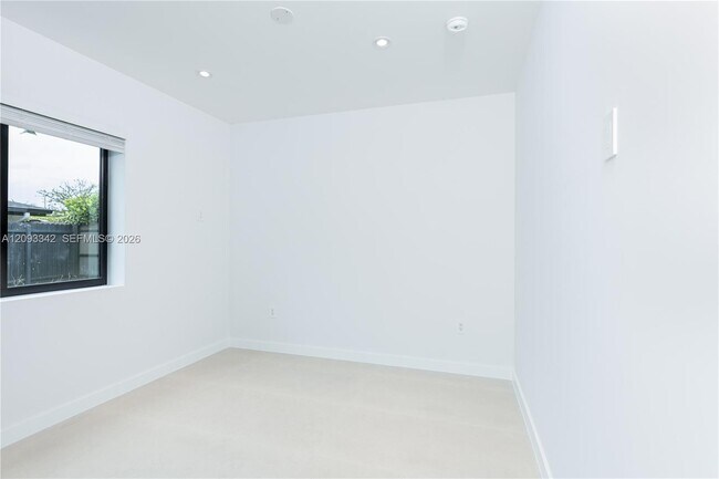 Building Photo - 1801 NE 173rd St