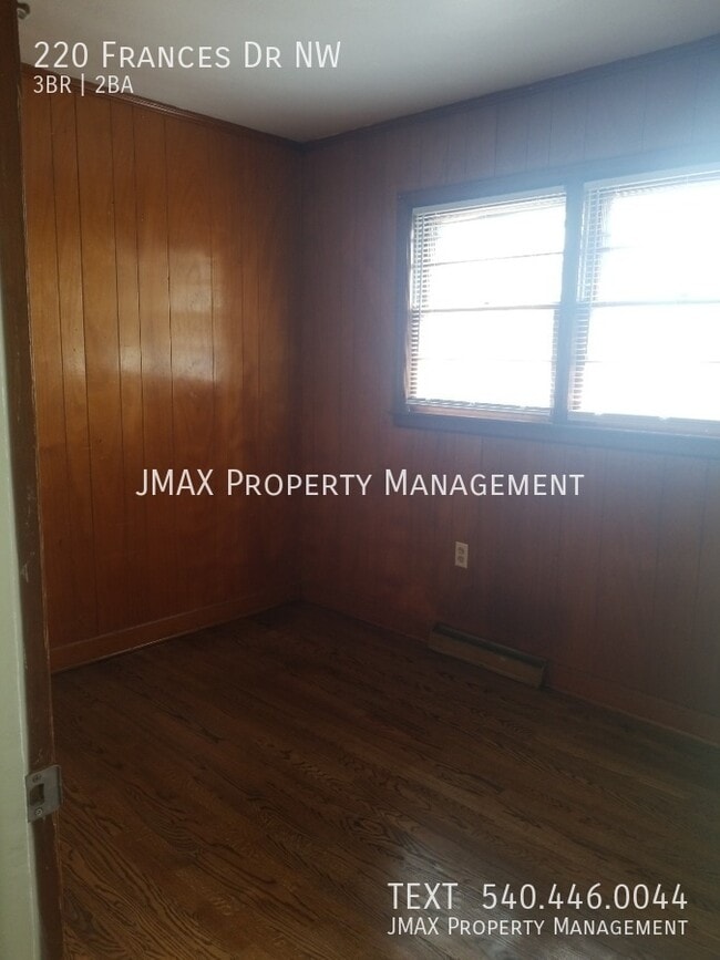 Building Photo - 220 Frances Dr NW