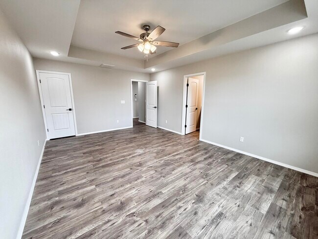 Building Photo - 633 S Southgate Dr