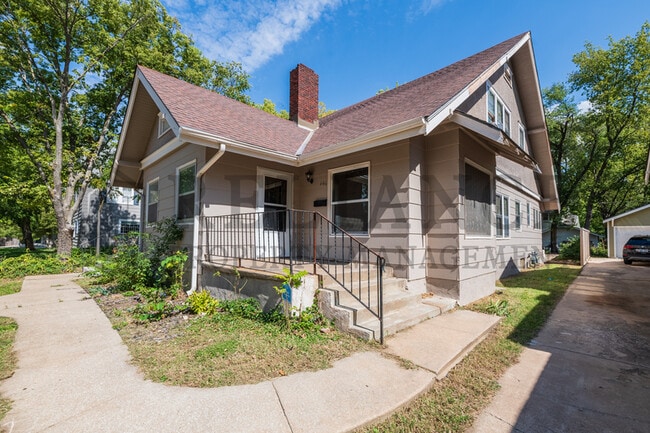 Building Photo - 446 N Fountain St