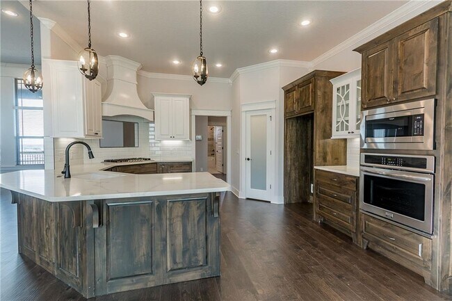 Building Photo - 489 E Ozark View Drive