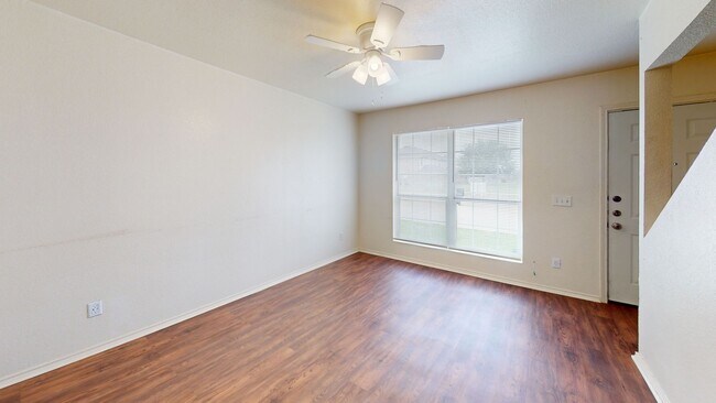 Building Photo - 4302 Jeff Scott Dr