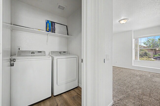 Building Photo - 20633 N 63rd Dr