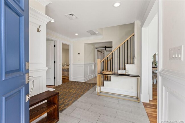 Building Photo - 80 Soundview Dr