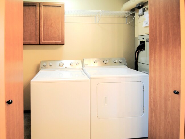 Building Photo - Two Bedroom Townhome in The Cottages at Saddlerock Neighborhood!