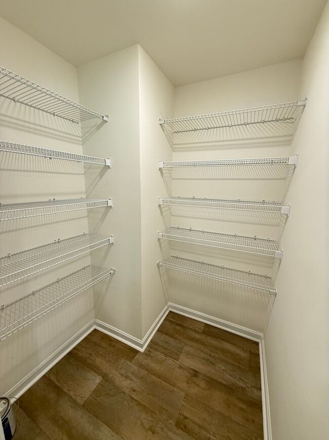 Building Photo - Rivergate