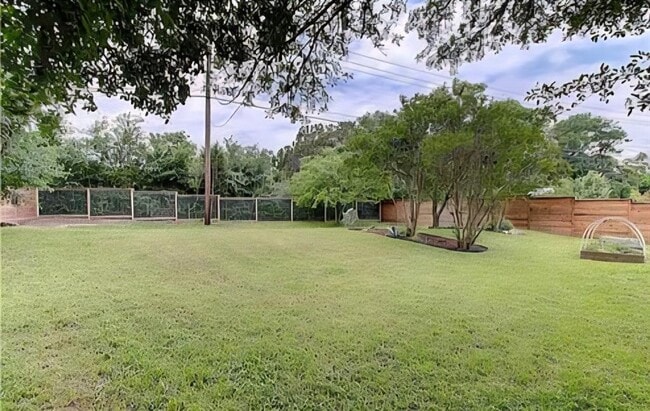 Building Photo - 3821 Alexandria Dr