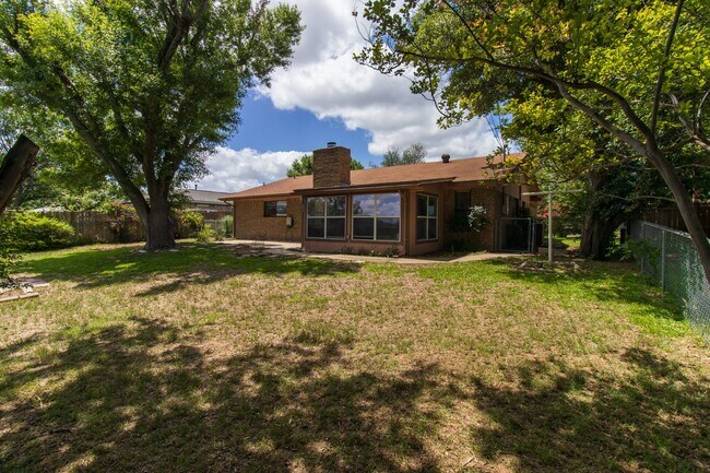 Building Photo - 1609 Ronstan Dr