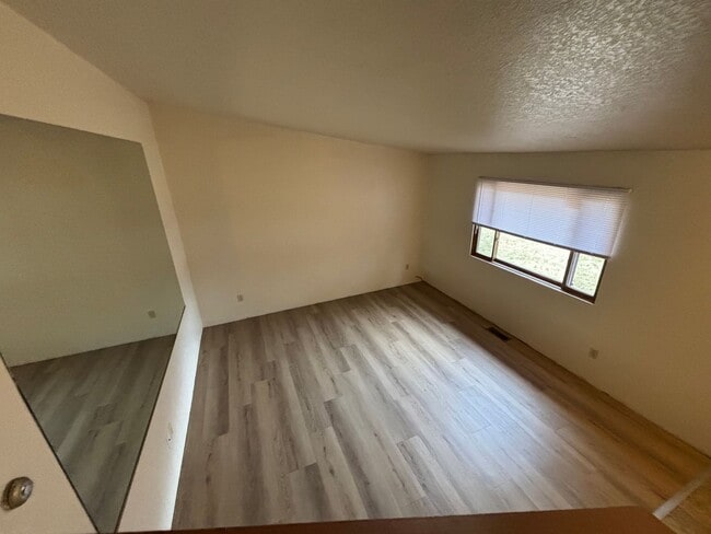 Building Photo - Wonderful Riverside Home in East Missoula