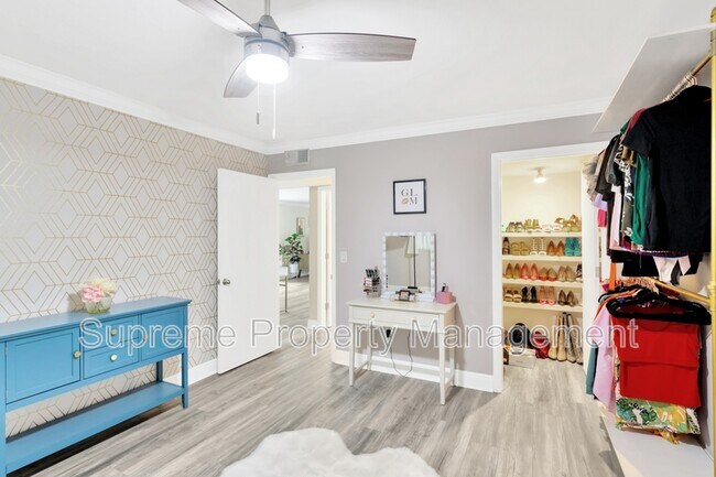 Building Photo - 1001 Pearce Dr