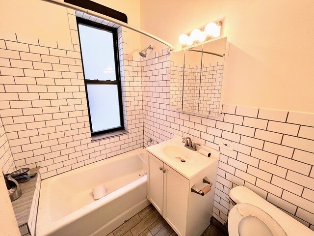 Building Photo - 3212 W Altgeld St