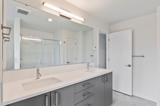 Building Photo - 32742 Hemlock Ave SE