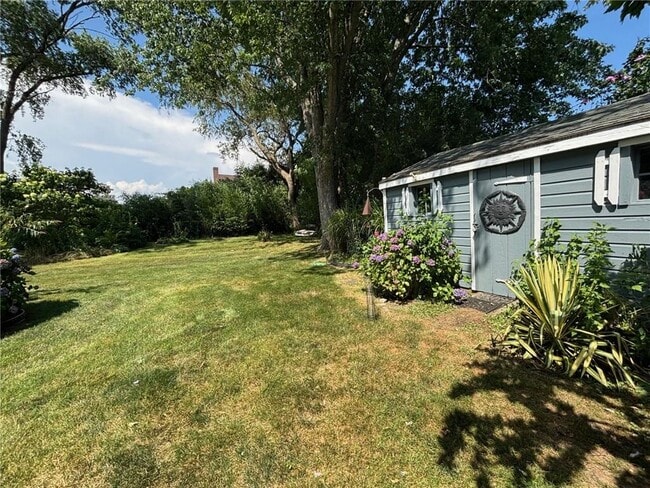 Building Photo - 6 Hickory Ave