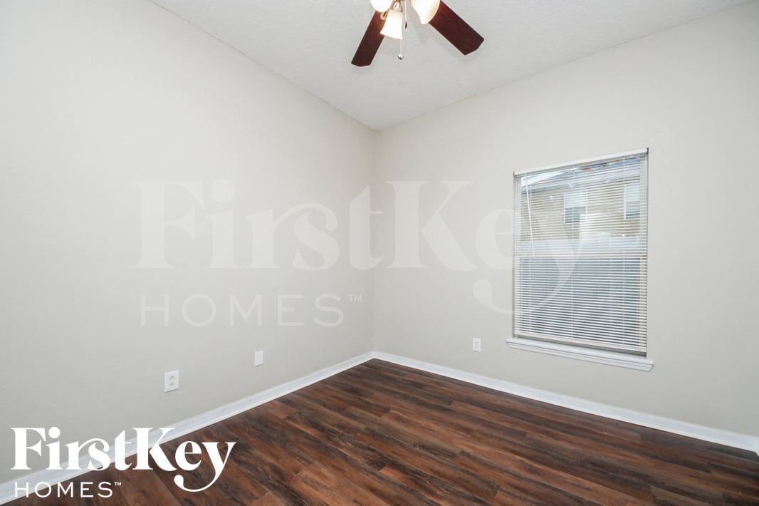 Building Photo - 4302 Hidden Meadow Dr