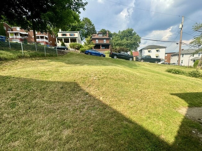 Building Photo - 931 Baldwin St