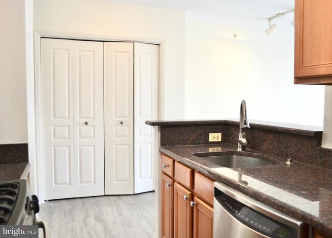 Building Photo - 7111 Woodmont Ave