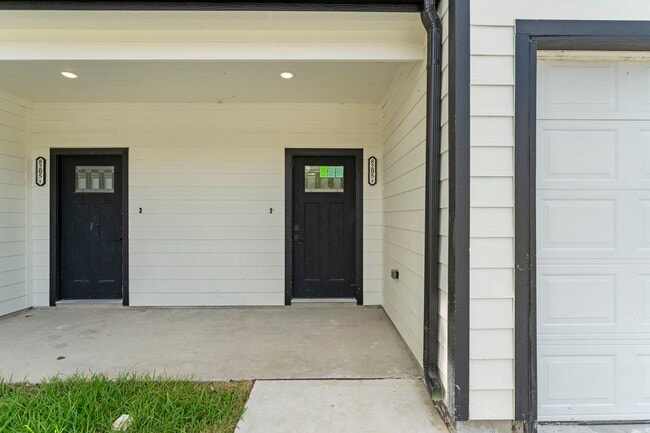 Building Photo - 8205 Carver Rd