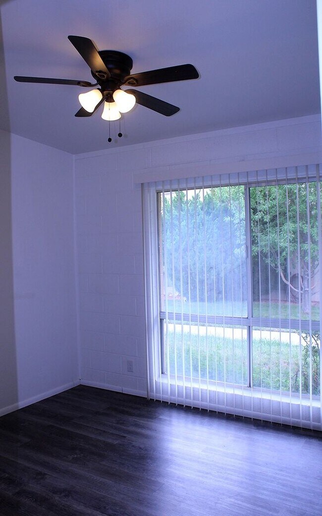 Building Photo - 336 Country Club Cir