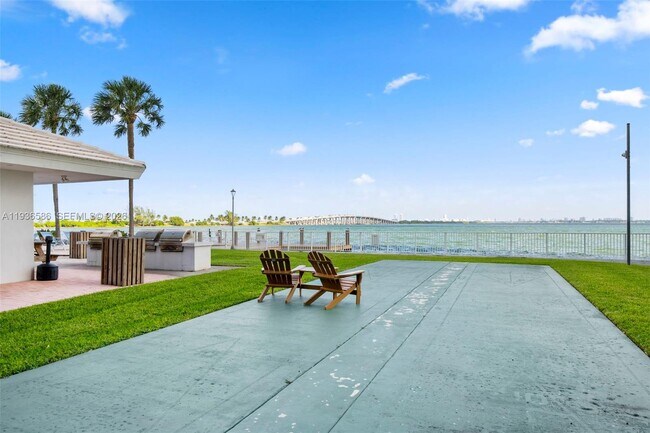 Building Photo - 3301 NE 5th Ave