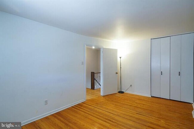 Building Photo - 5428 Vicaris St