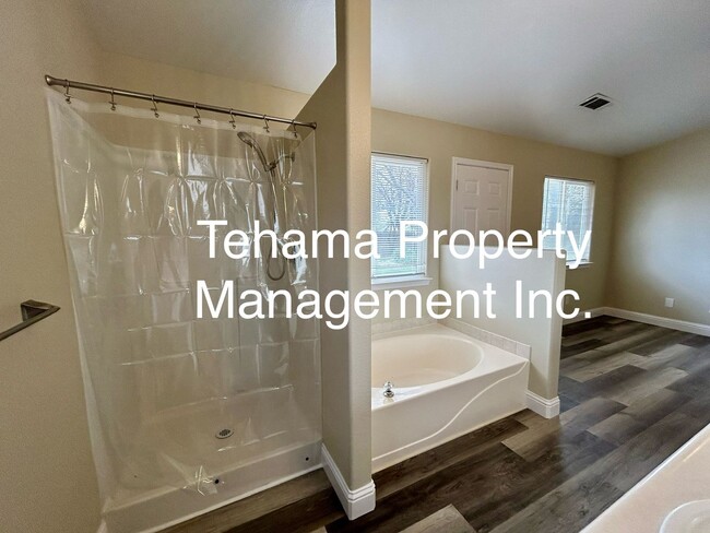 Building Photo - Updated 3 bedroom 2 bathroom in Cottonwood...