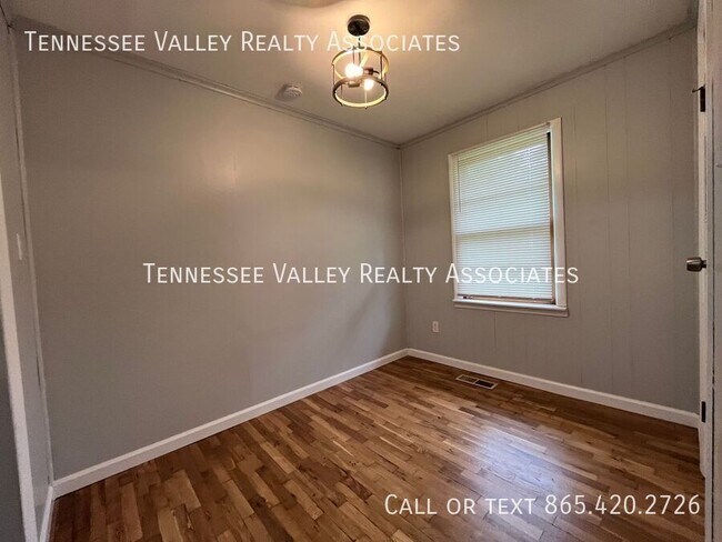 Building Photo - 3009 Cox Ln