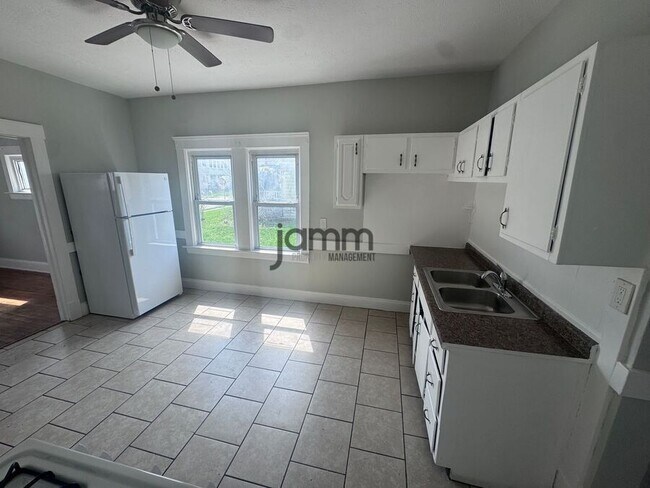 Building Photo - 4350 W 28th St