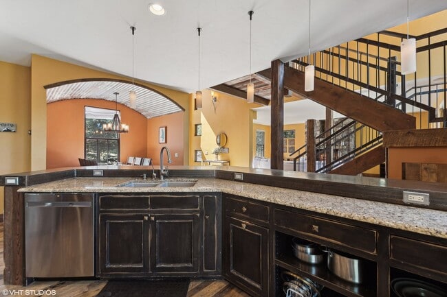 Building Photo - Charming 4 bedroom Home in Whitefish on 3 Acres