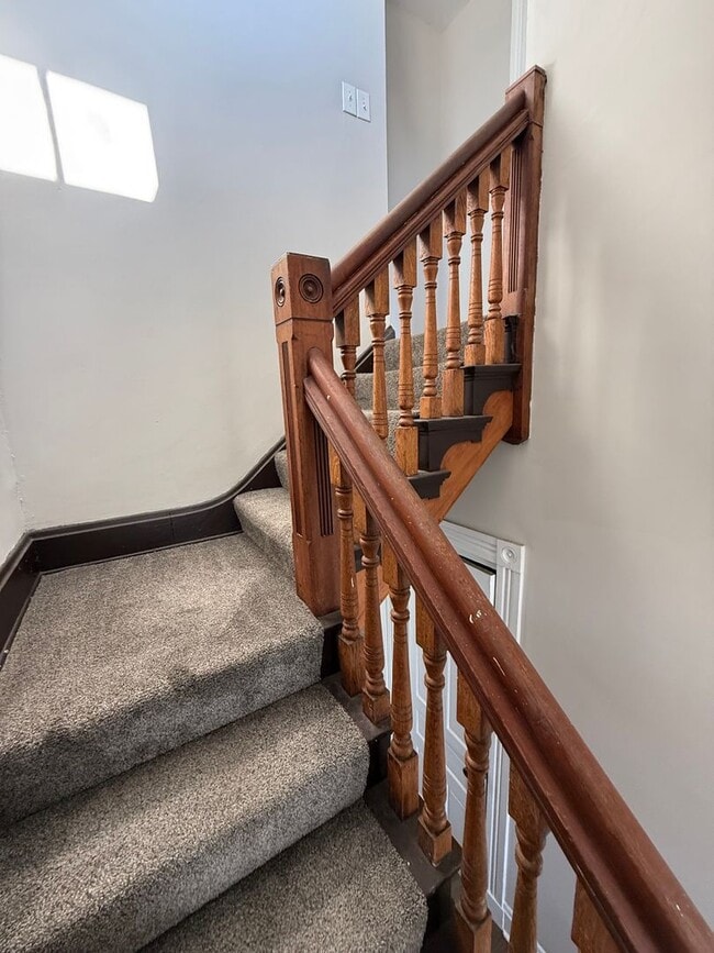 Building Photo - 112 W Nixon St