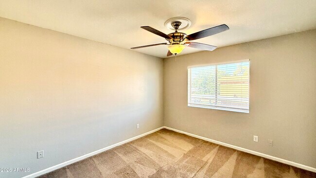 Building Photo - 1418 E Knoll Cir