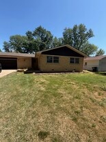 Building Photo - 720 N Crestline St