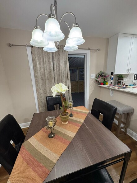 Building Photo - 1216 Hymelia Ave