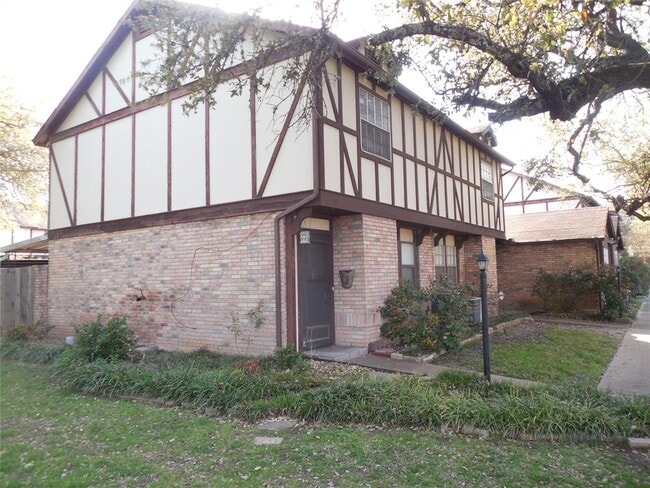 Building Photo - 3501 Greystone Dr